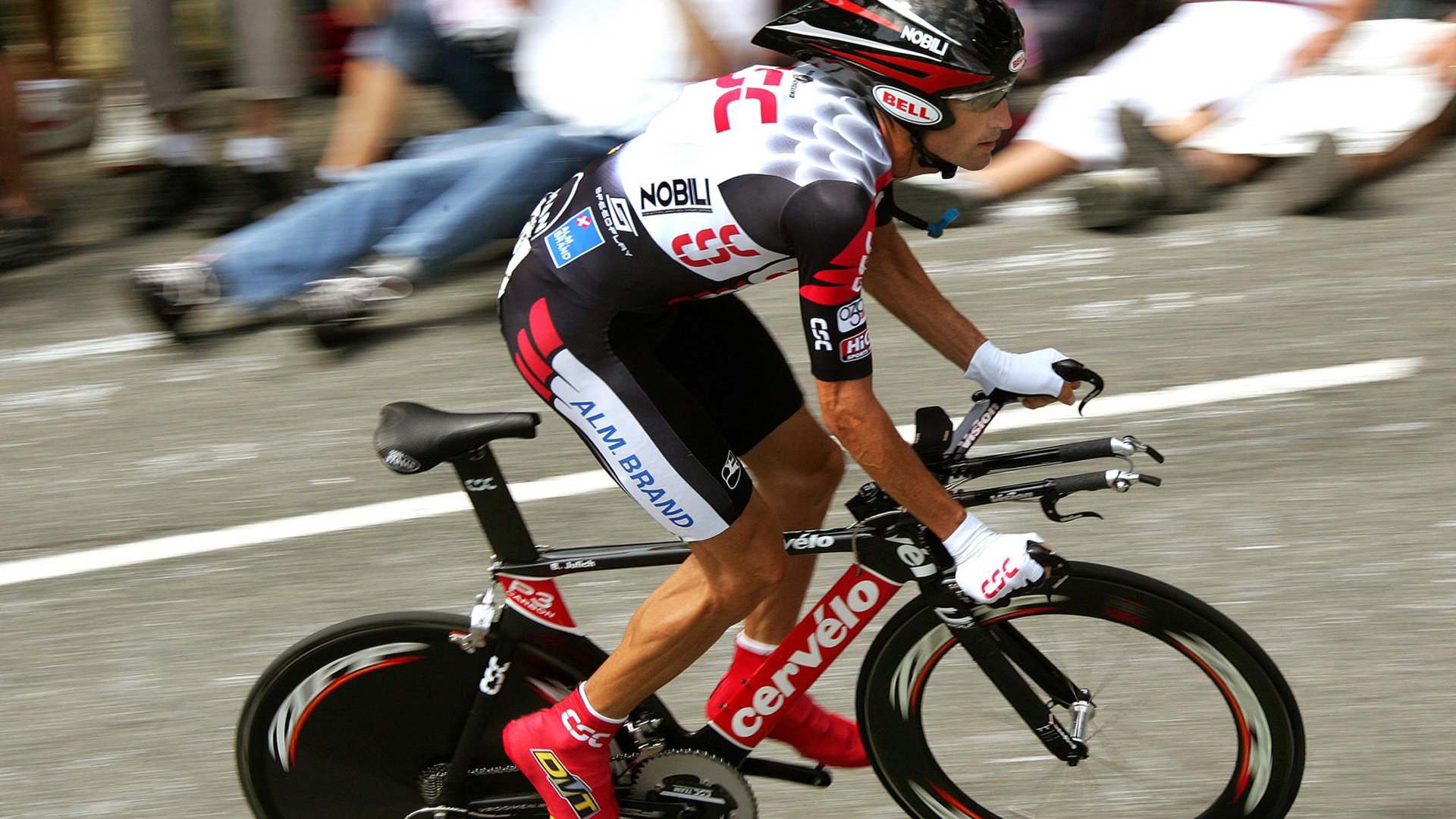 巴萨再次遭遇伤病打击，加西亚鼻骨骨折，防线形势堪忧，巴萨后卫加西亚